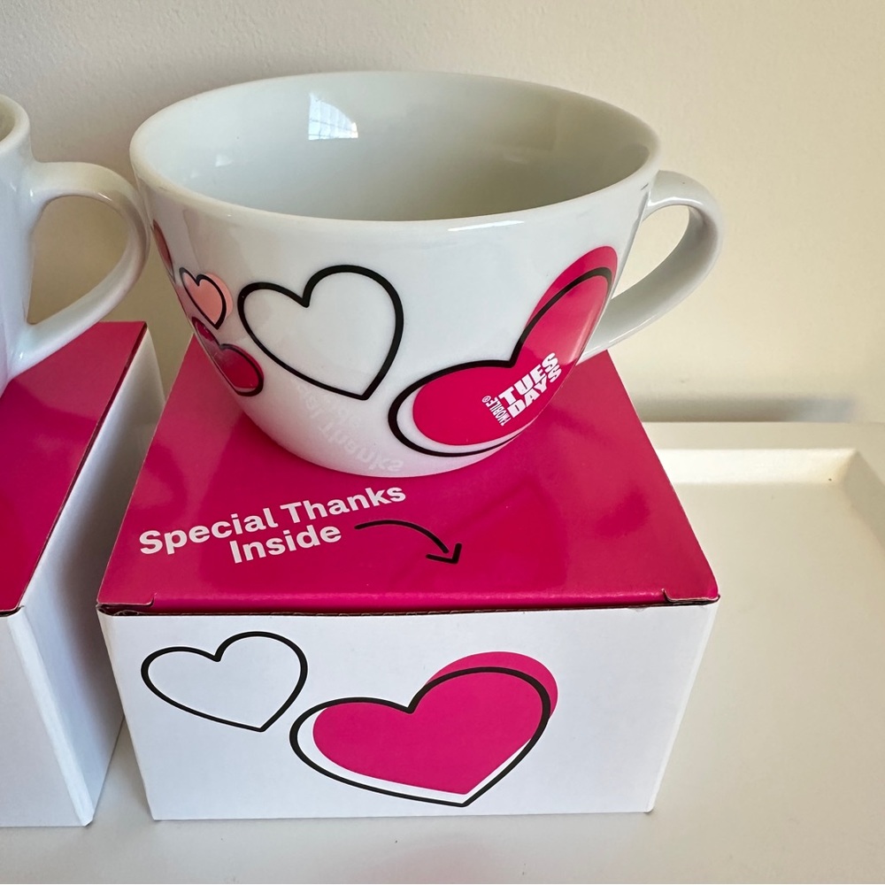 Heart Coffee Cups Set of Two Mugs T Mobile Tuesdays Valentines Limited Edition - Picture 5 of 9